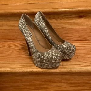 🔥Steve Madden Dyvinal Silver Pewter Platform Pumps Size 8